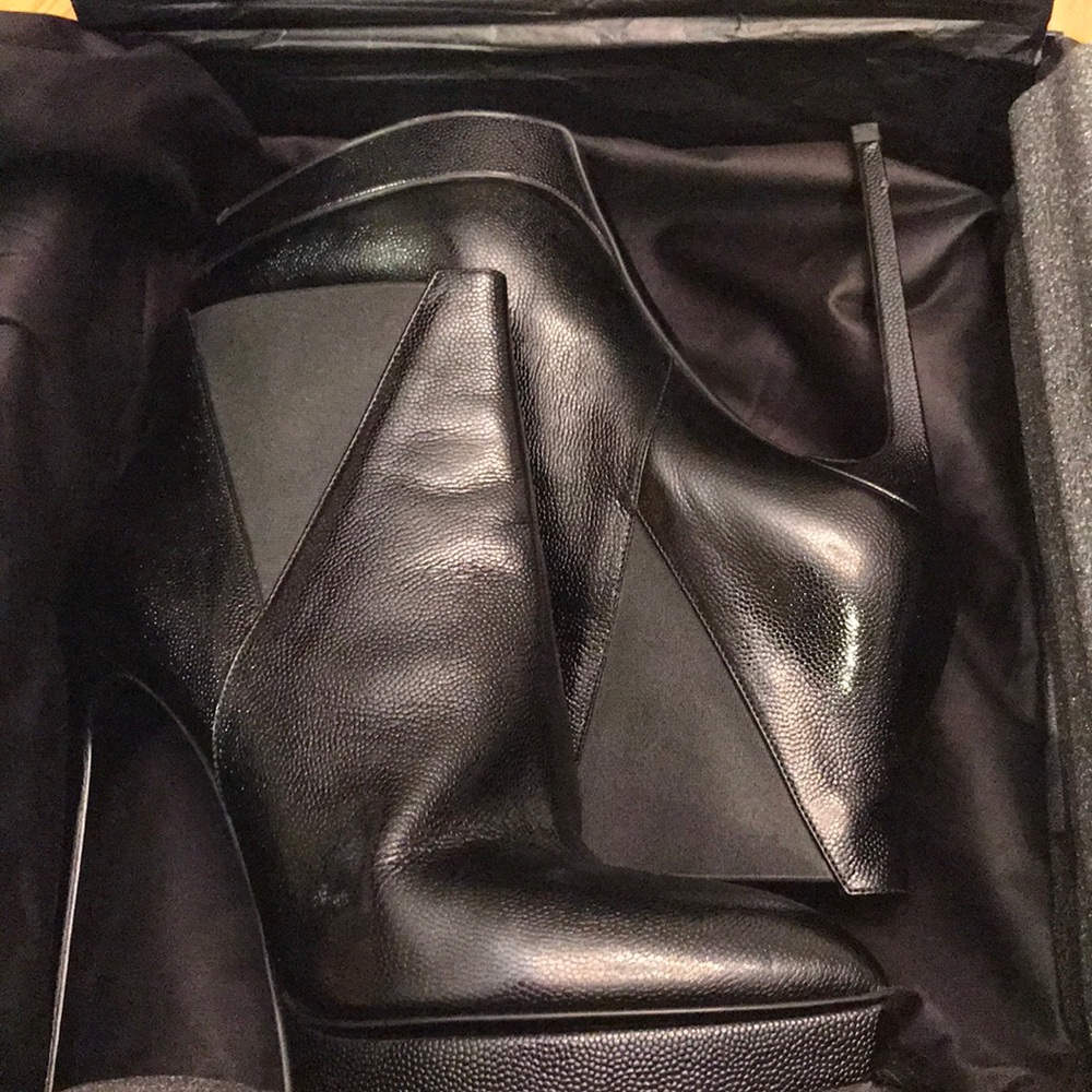YSL janis Chelsea boots. Black. Size 38.5 (8.5)